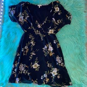 Flowers, size small, black, short sleeve